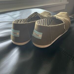 Army green TOMS
